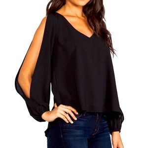 LOVERS + FRIENDS - BLACK TOP OPEN SHOULDERS XS